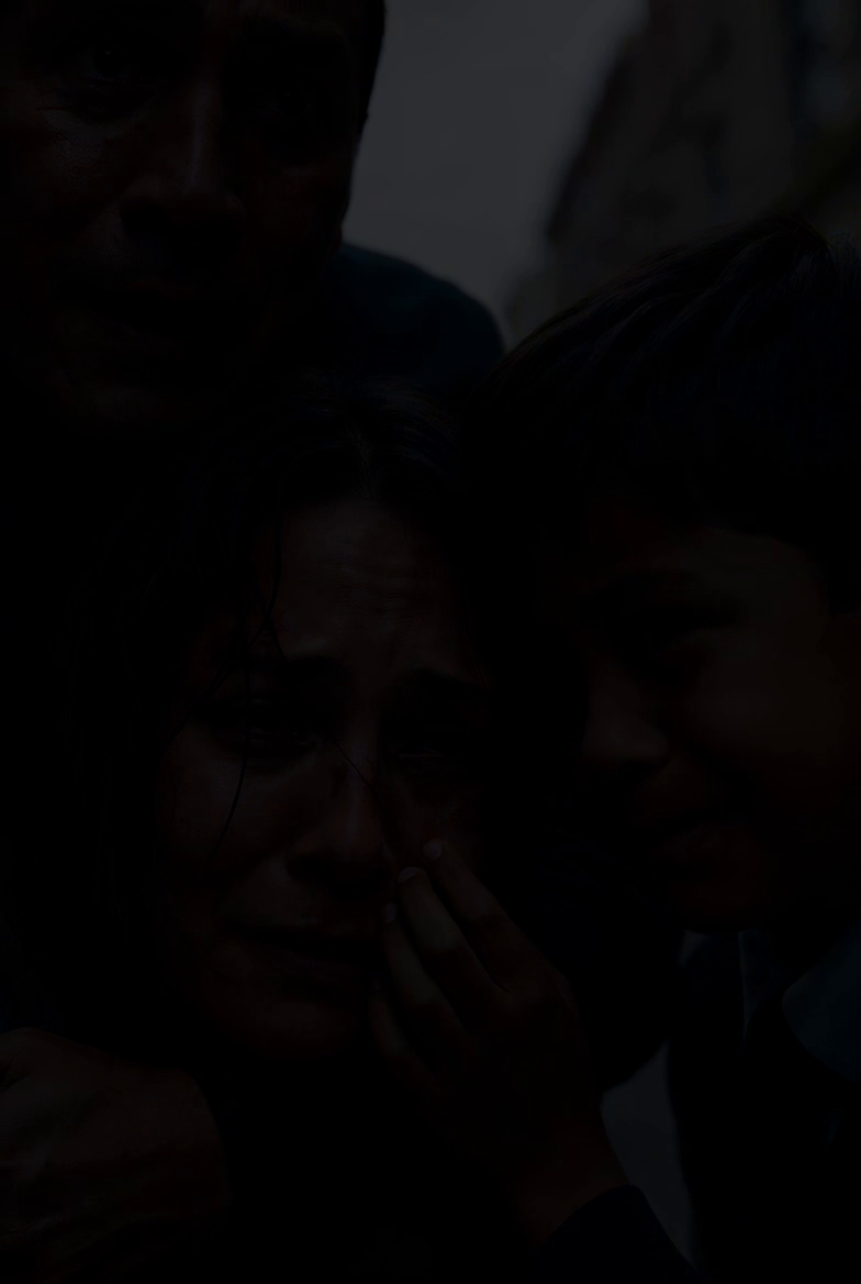 Enterré a mi esposa, pero mi hijo la encontró viva en la calle